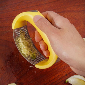 Stainless Steel Garlic Press – Manual Garlic Masher Tool with Non-Slip Handle | Easy to Clean, Rust-Resistant Kitchen Gadget