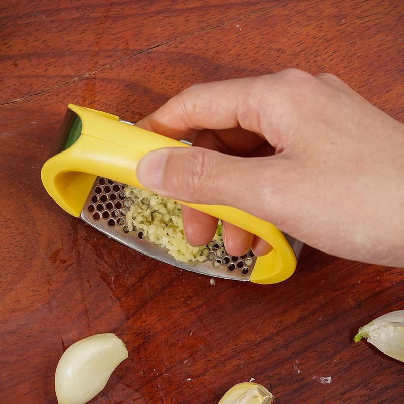 Stainless Steel Garlic Press – Manual Garlic Masher Tool with Non-Slip Handle | Easy to Clean, Rust-Resistant Kitchen Gadget