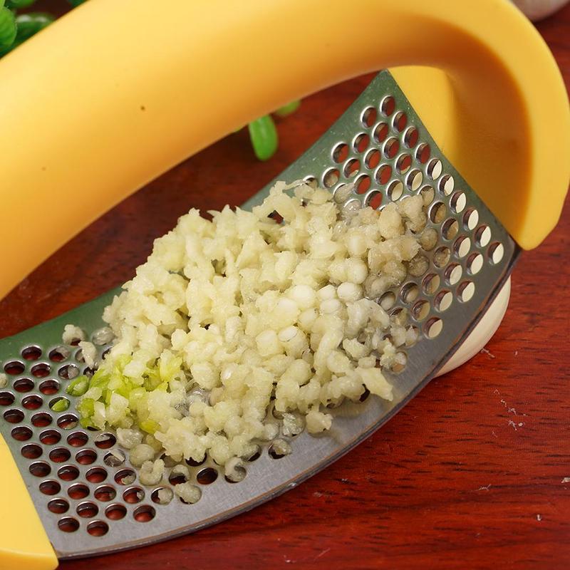 Stainless Steel Garlic Press – Manual Garlic Masher Tool with Non-Slip Handle | Easy to Clean, Rust-Resistant Kitchen Gadget