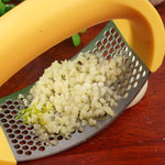 Stainless Steel Garlic Press – Manual Garlic Masher Tool with Non-Slip Handle | Easy to Clean, Rust-Resistant Kitchen Gadget