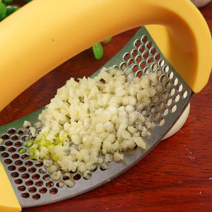 Stainless Steel Garlic Press – Manual Garlic Masher Tool with Non-Slip Handle | Easy to Clean, Rust-Resistant Kitchen Gadget