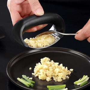 Stainless Steel Garlic Press – Manual Garlic Masher Tool with Non-Slip Handle | Easy to Clean, Rust-Resistant Kitchen Gadget