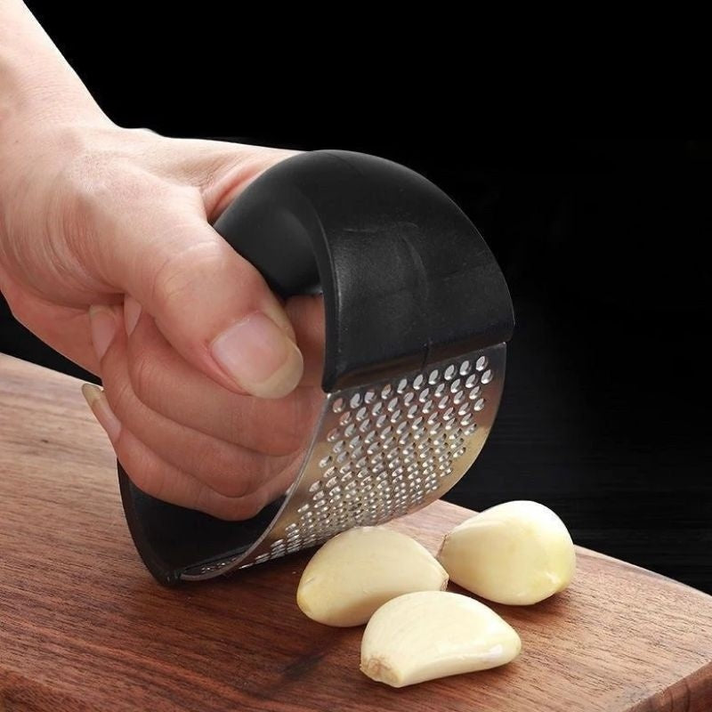 Stainless Steel Garlic Press – Manual Garlic Masher Tool with Non-Slip Handle | Easy to Clean, Rust-Resistant Kitchen Gadget